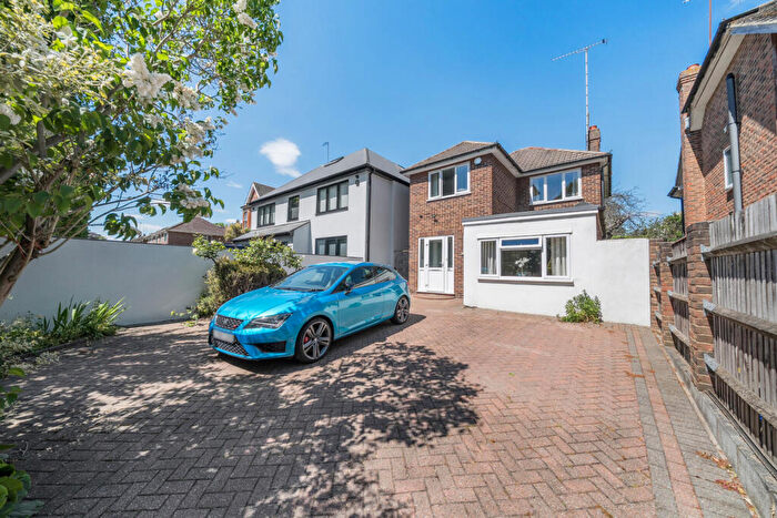 3 Bedroom Detached House For Sale In Avenue Road, Erith, DA8