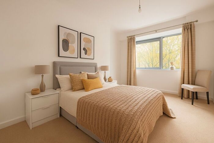 1 Bedroom Flat To Rent In The Causeway, Staines, TW18