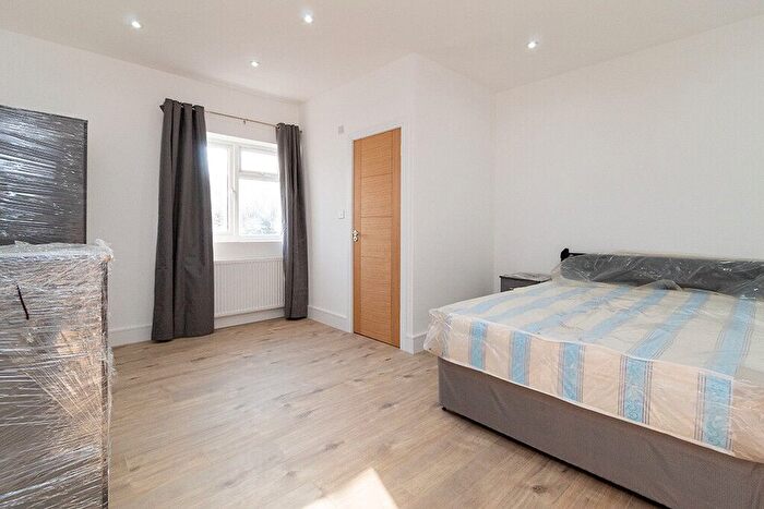 Studio To Rent In Hay Lane, Colindale, London, NW9