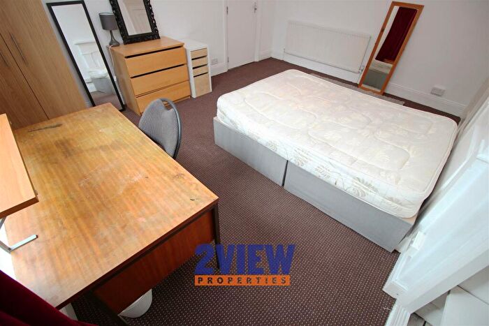7 Bedroom House To Rent In Ash Grove, Hyde Park, Leeds, LS6