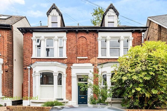 1 Bedroom Apartment For Sale In High View Road, London, SE19