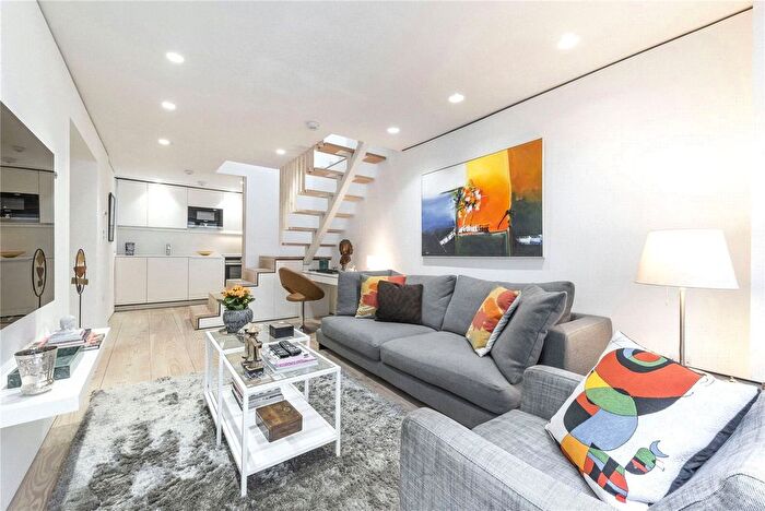 3 Bedroom Flat To Rent In Hanson Street, Fitzrovia, London, W1W