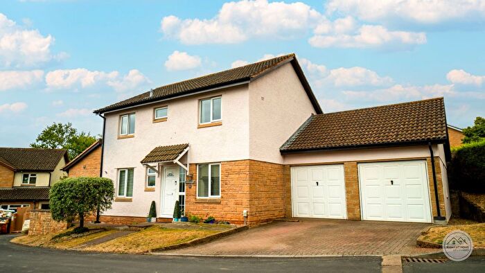 4 Bedroom Detached House For Sale In Two Acre Court, Exeter, EX2