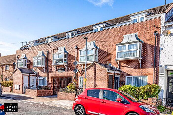 2 Bedroom Maisonette For Sale In Warren Avenue, Southsea, PO4