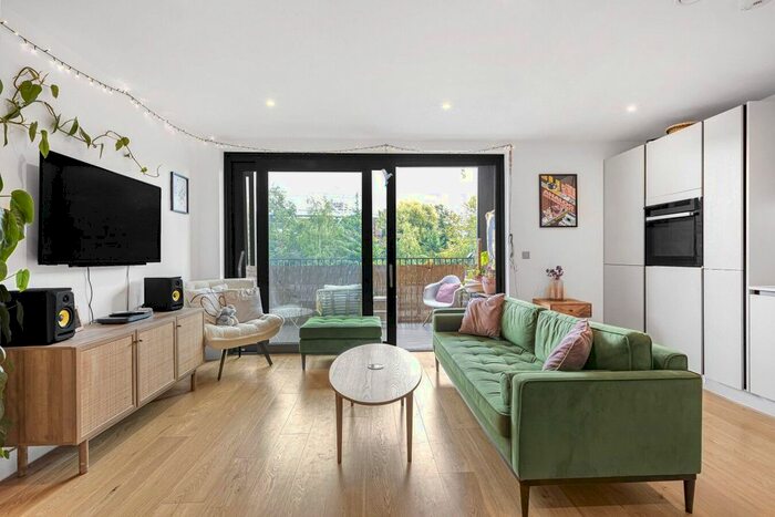 1 Bedroom Flat To Rent In Navigators Walk, London, E3