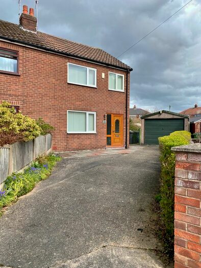 3 Bedroom Semi-Detached House To Rent In Patrivale Close, Warrington, WA1