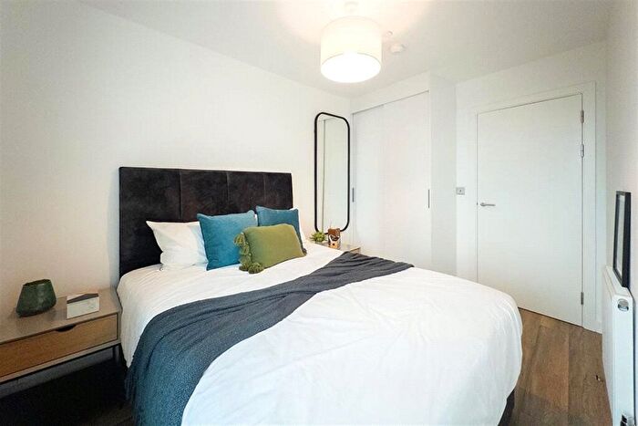 2 Bedroom Flat To Rent In Artillery Ln, London, E1
