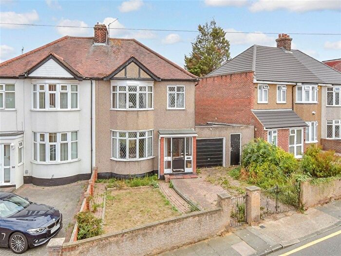 3 Bedroom Semi-Detached House For Sale In Darwin Road, Welling, Kent, DA16