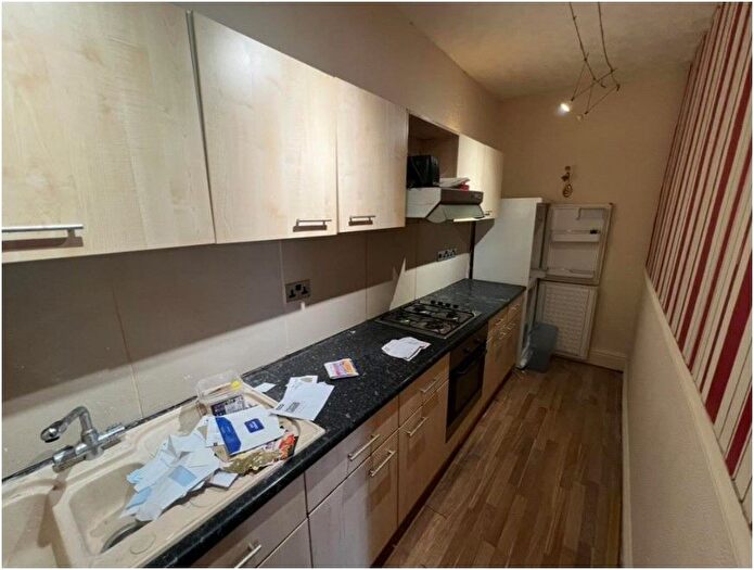 2 Bedroom Terraced House To Rent In Newsome Road, Huddersfield, HD4