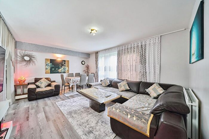 2 Bedroom Flat For Sale In Tarling Street, London, London, E1