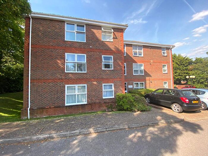 2 Bedroom Apartment To Rent In Warren Down, Bracknell, Berkshire, RG42