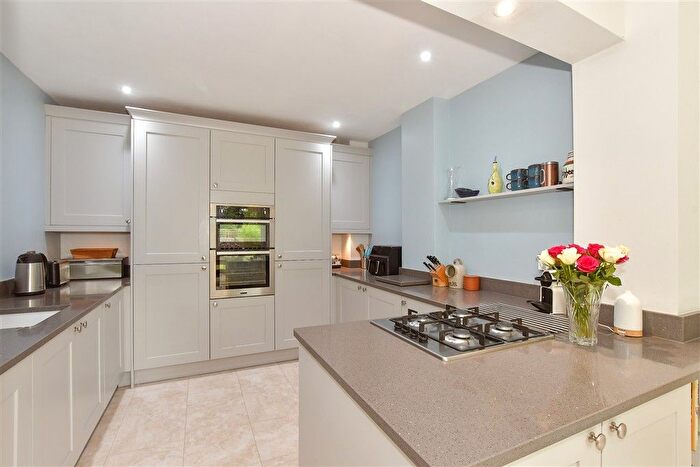 4 Bedroom Link Detached House For Sale In Aerodrome Road, Bekesbourne, Canterbury, Kent, CT4