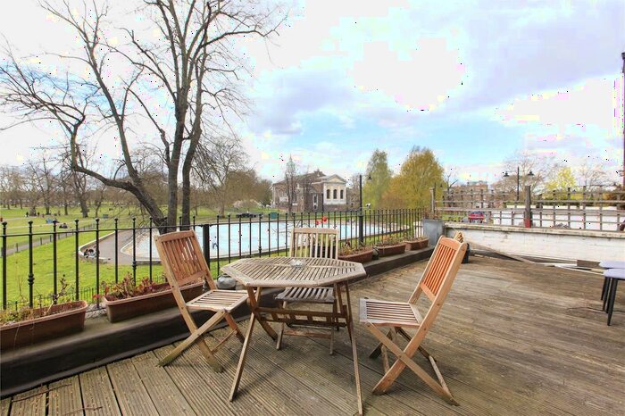 2 Bedroom Flat To Rent In The Pavement, London, SW4