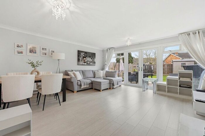 3 Bedroom Semi-Detached House For Sale In Dedham Road, Billericay, CM11