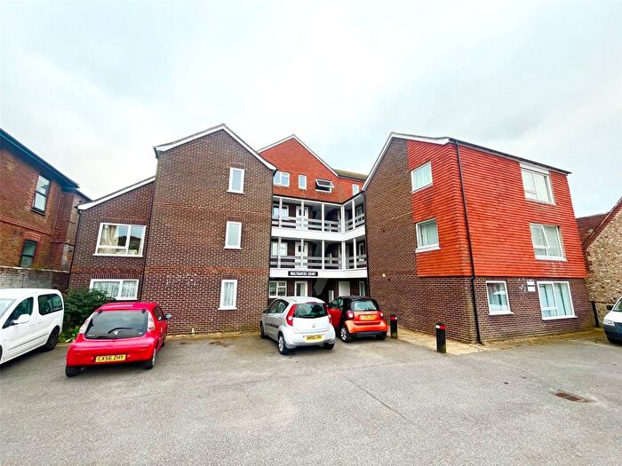 1 Bedroom Flat To Rent In Maltravers Road, Littlehampton, West Sussex, BN17
