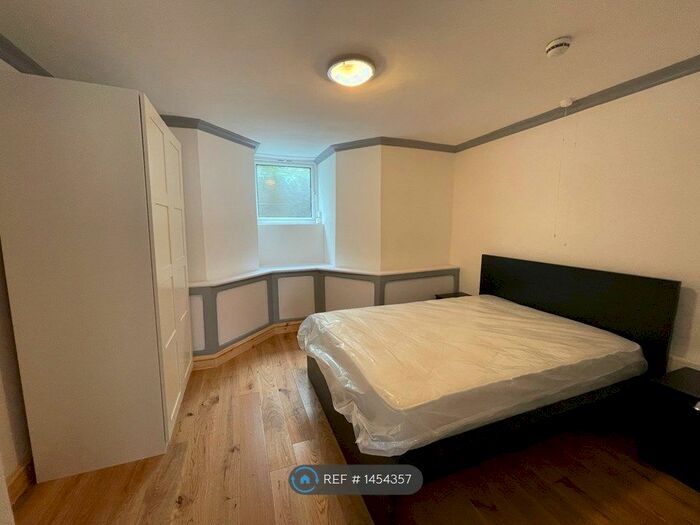 2 Bedroom Flat To Rent In Oakwood Avenue, Leeds, LS8