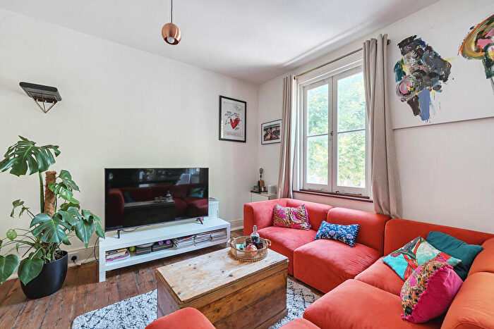 2 Bedroom Maisonette For Sale In Lordship Lane, East Dulwich, London, SE22