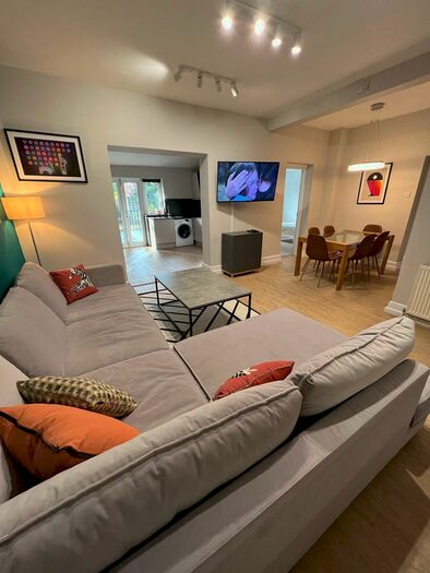 8 Bedroom Semi-Detached House To Rent In Brocklebank Road, Fallowfield, Manchester, M14