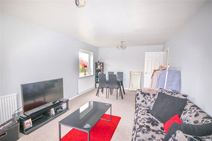 2 Bedroom Apartment To Rent In Riseley Road, Maidenhead, Berkshire, SL6