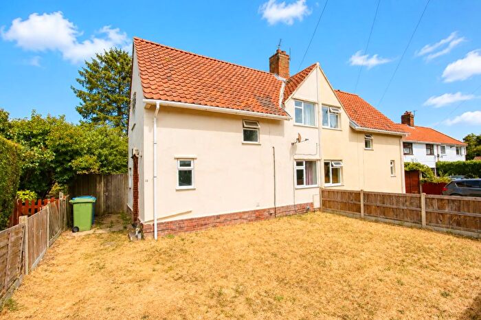 4 Bedroom Semi-Detached House For Sale In Lubbock Close, Norwich, NR2