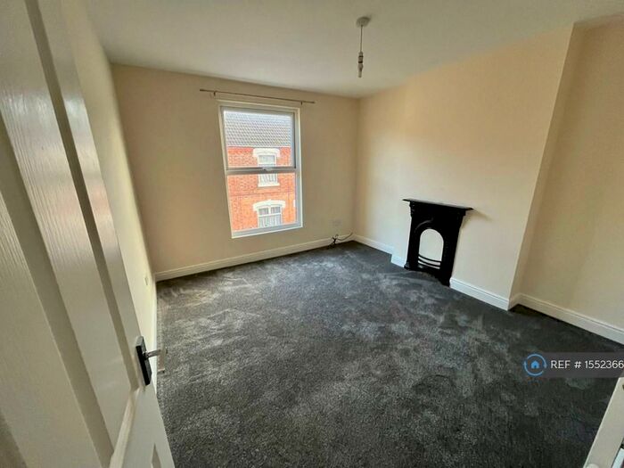 3 Bedroom Terraced House To Rent In Harcourt Street, Kettering, NN16