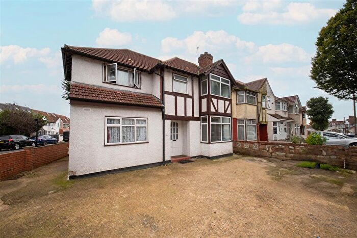 5 Bedroom End Of Terrace House For Sale In Allenby Road, Southall, UB1