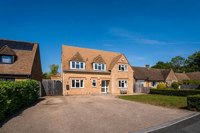 4 Bedroom Detached House For Sale In Bourton-on-the-Water, Gloucestershire, GL54