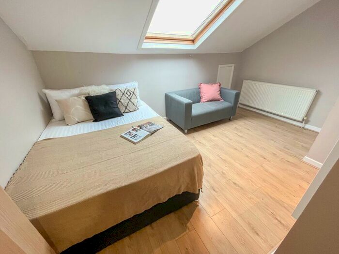 Studio To Rent In Catharine Street, L8