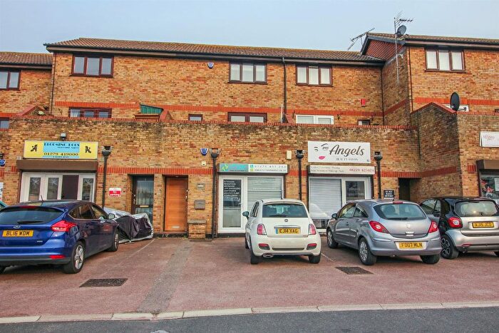 2 Bedroom Flat To Rent In Acorn Mews, Harlow, CM18