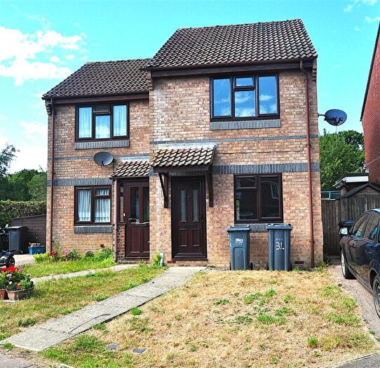 2 Bedroom House To Rent In Turnberry Drive, Hailsham, BN27