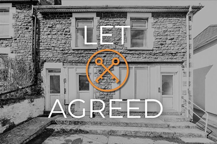 2 Bedroom Maisonette To Rent In Eastcott Hil, Old Town, Swindon, Wiltshire, SN1