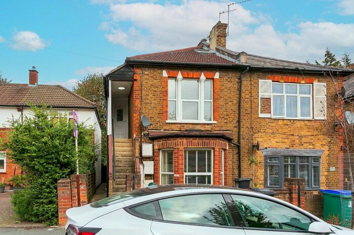 1 Bedroom Maisonette To Rent In Essex Road, Watford, Herts, WD17