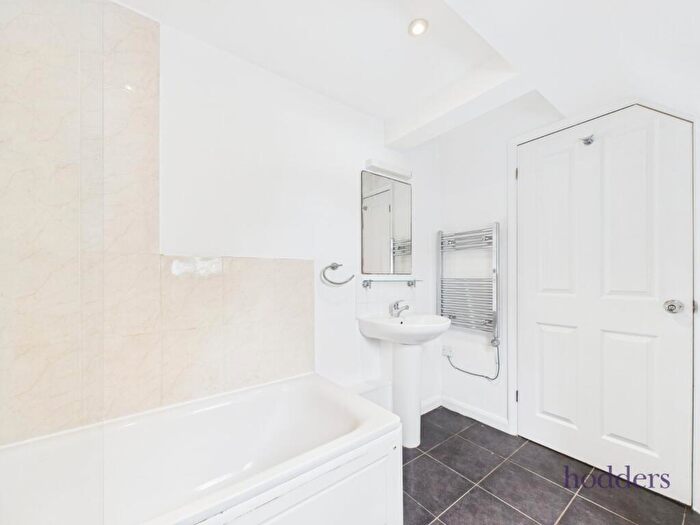 2 Bedroom Apartment To Rent In Surrey, KT16