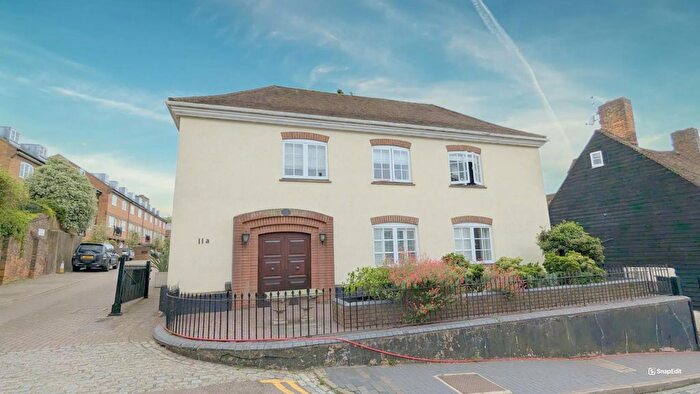 2 Bedroom Flat To Rent In Lower Dagnall Street, St Albans, Hertfordshire, AL3