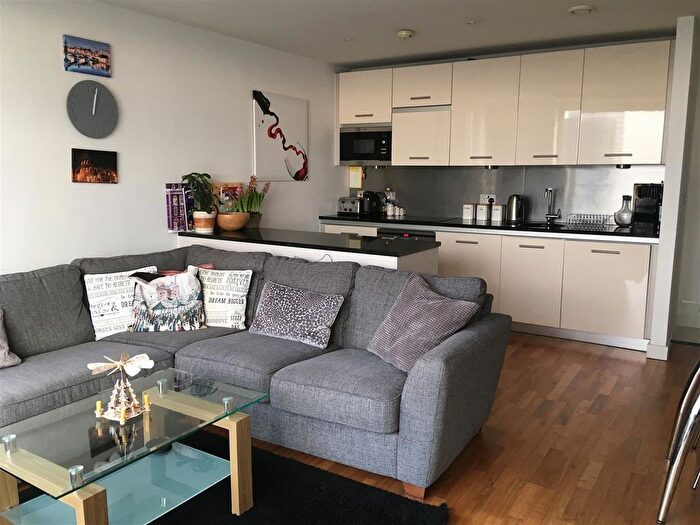 2 Bedroom Flat To Rent In The Quays, Salford, M50