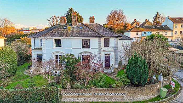 6 Bedroom Semi Detached House For Sale In St. Marys Villas, Battle, TN33