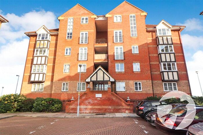 2 Bedroom Penthouse For Sale In Chandlers Drive, Erith, DA8