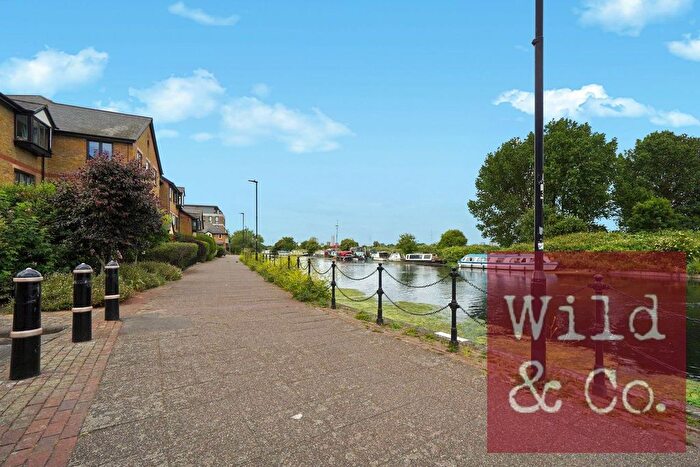 2 Bedroom Flat To Rent In Riverside Close, Hackney, E5