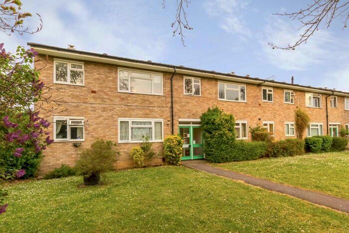 2 Bedroom Flat To Rent In Garson Road, Esher, KT10