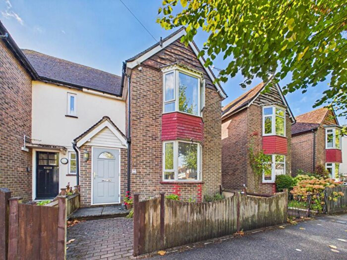3 Bedroom Semi-Detached House For Sale In Spooners Road, Horsham, RH12