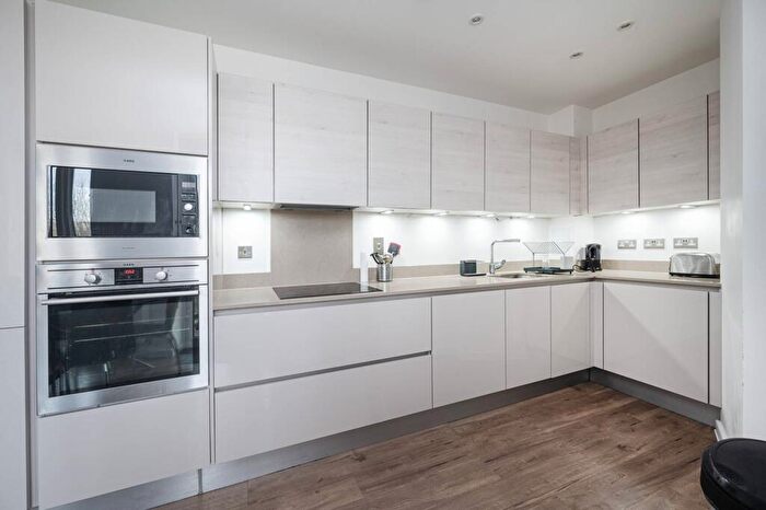 2 Bedroom Flat For Sale In Nellie Cressall Way, Bow, London, E3