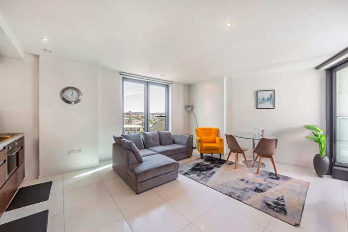 2 Bedroom Flat For Sale In Baltimore Wharf, Millwall, E14