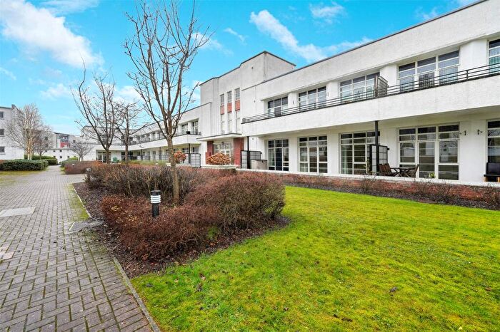 2 Bedroom Flat For Sale In Cairnhill Court, Bearsden, Glasgow, East Dunbartonshire, G61