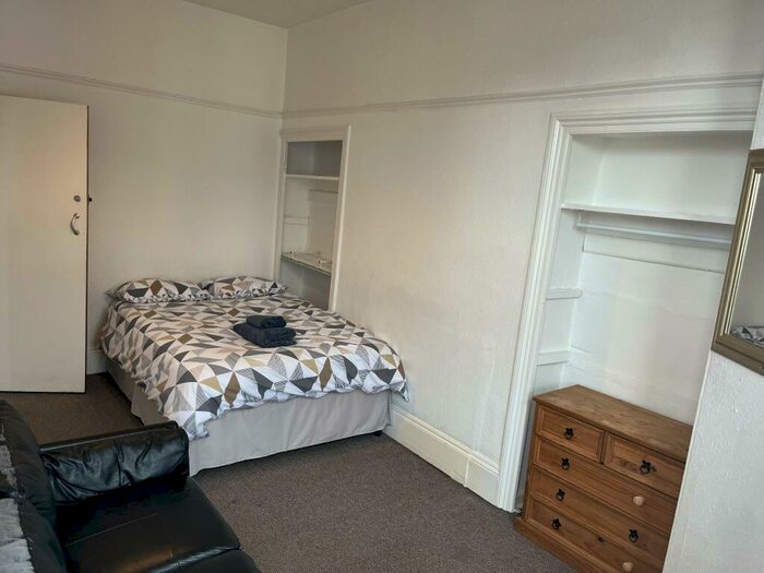 6 Bedroom House To Rent In Baring Street, Greenbank, Plymouth, PL4
