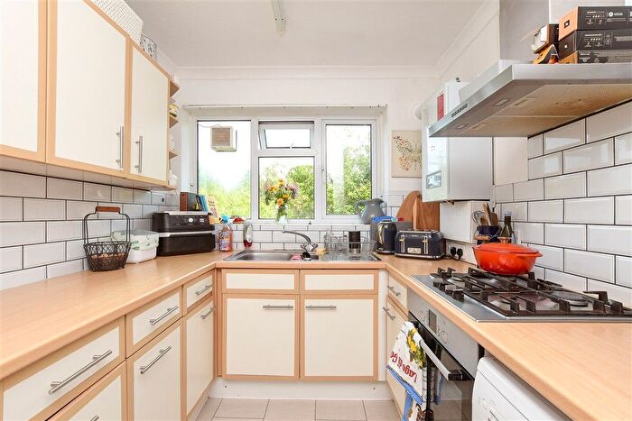 3 Bedroom Flat For Sale In Wrayfield Avenue, Reigate, Surrey, RH2