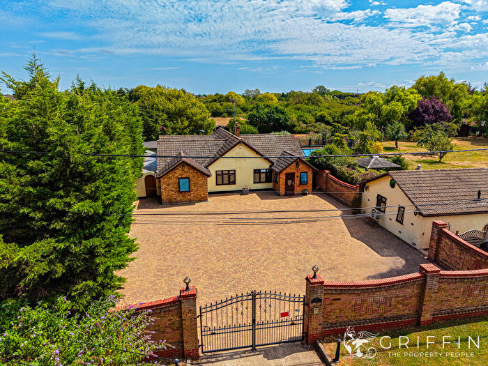 7 Bedroom Detached Bungalow For Sale In Lower Park Road, Wickford, SS12