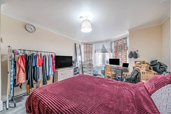 3 Bedroom Flat To Rent In Willesden Green, Willesden Green, London, NW2