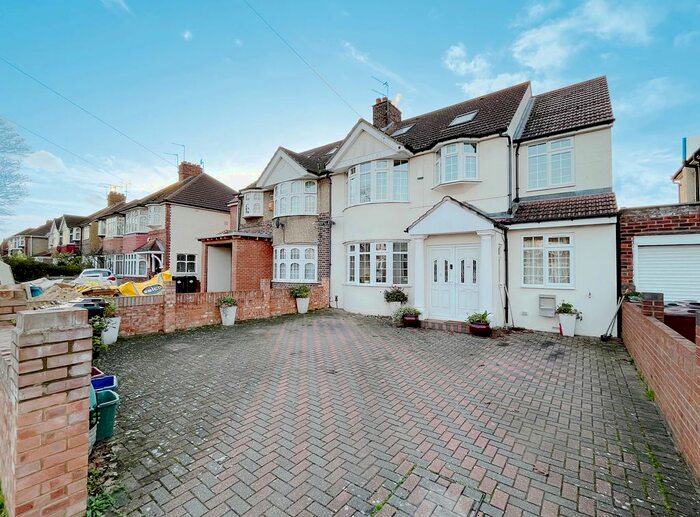 6 Bedroom Semi-Detached House To Rent In Burns Way, Hounslow, TW5