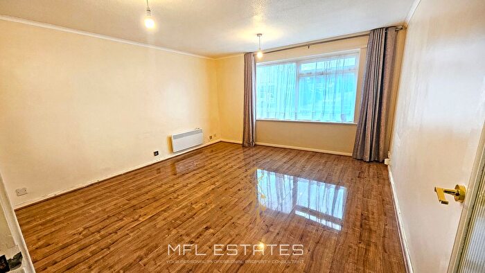 2 Bedroom Flat To Rent In Avenue Road, Wallington, SM6