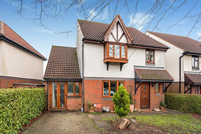 4 Bedroom Detached House For Sale In Lynmouth Crescent, Furzton, Milton Keynes, MK4